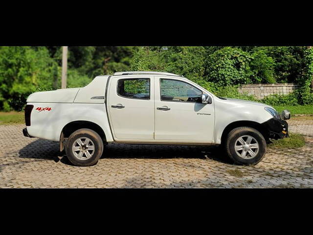 Used Isuzu D-Max V-Cross [2016-2018] 4x4 in Ahmedabad