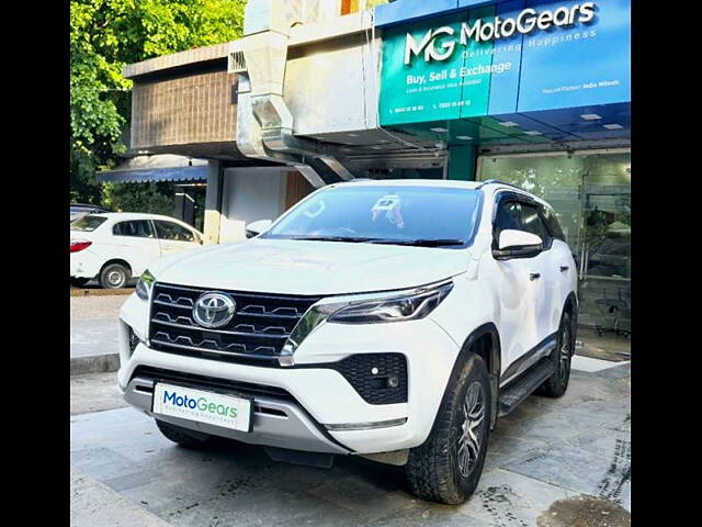 Used Toyota Fortuner 4X2 AT 2.7 Petrol in Delhi