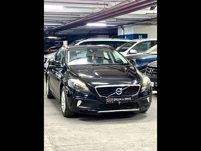 Used Volvo V40 Cross Country [2016-2019] T4 Momentum in Mumbai