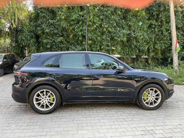 Used Porsche Cayenne E-Hybrid in Delhi