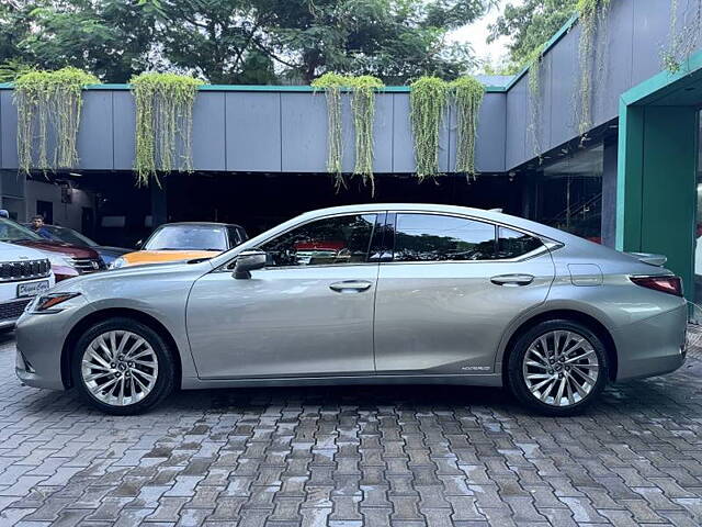 Used Lexus ES 300h Luxury in Chennai