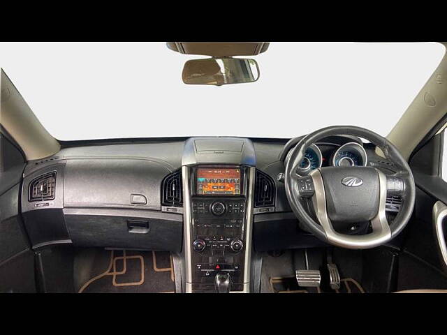 Used Mahindra XUV500 W11 AT in Surat