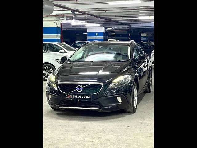 Used Volvo V40 Cross Country [2016-2019] T4 Momentum in Mumbai