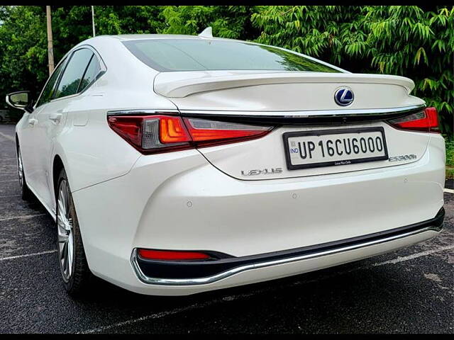 Used Lexus ES 300h Luxury in Delhi