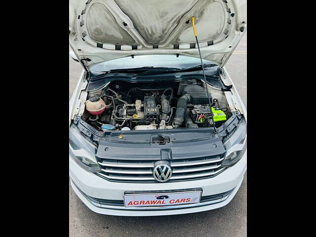 Used Volkswagen Vento [2015-2019] Highline Petrol AT [2015-2016] in Vadodara