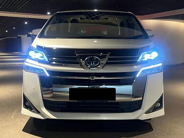 Used 2020 Toyota Vellfire in Mumbai