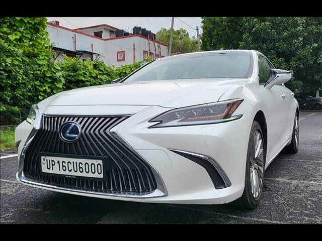 Used Lexus ES 300h Luxury in Delhi