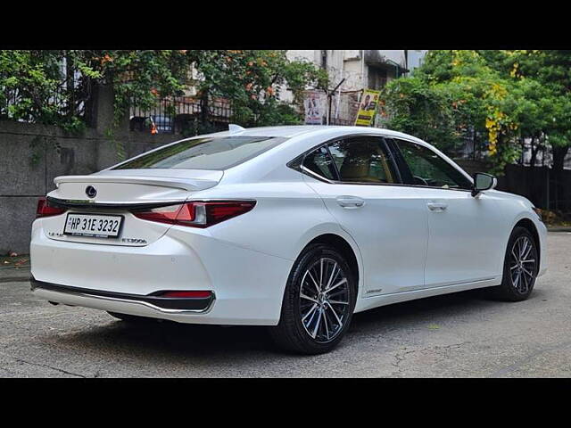 Used Lexus ES 300h Luxury in Delhi