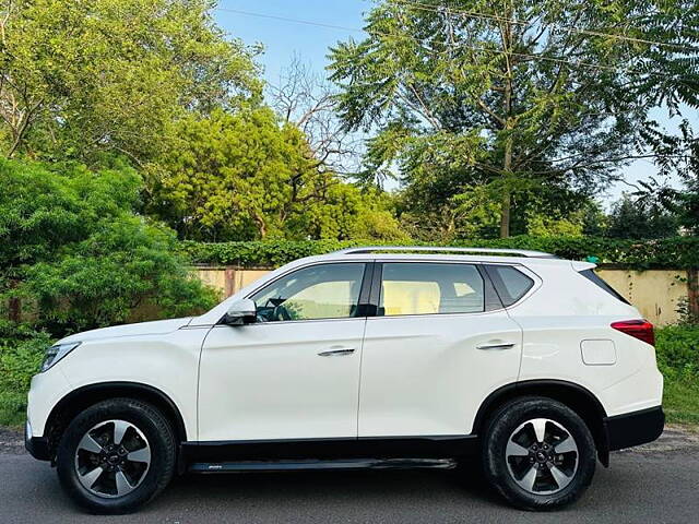 Used Mahindra Alturas G4 2WD High AT in Vadodara