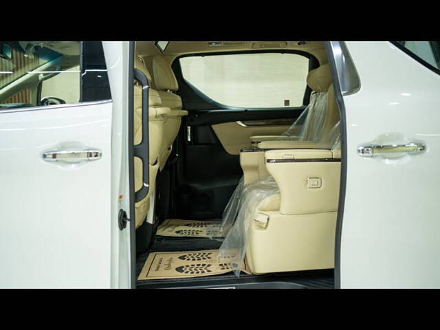 Used Toyota Vellfire VIP – Executive Lounge in Delhi