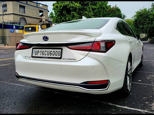 Used Lexus ES 300h Luxury in Delhi