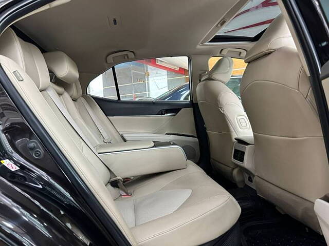 Used Toyota Camry Hybrid in Noida