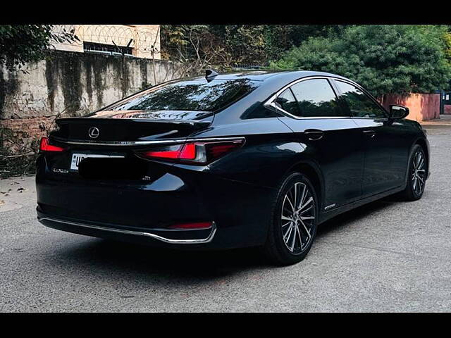 Used Lexus ES 300h Luxury in Delhi