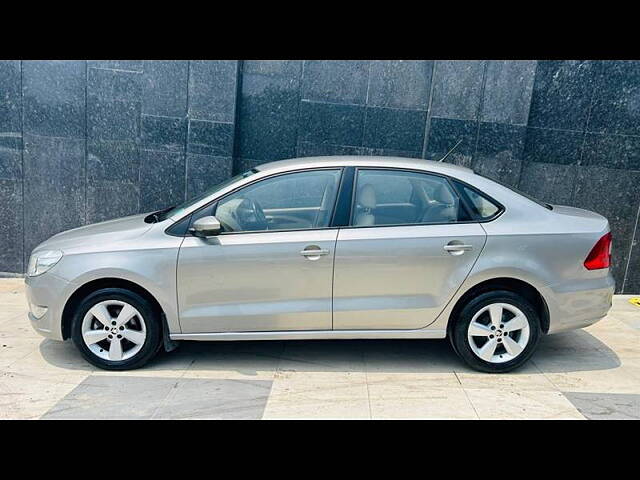 Used Skoda Rapid Ambition 1.6 MPI AT in Delhi