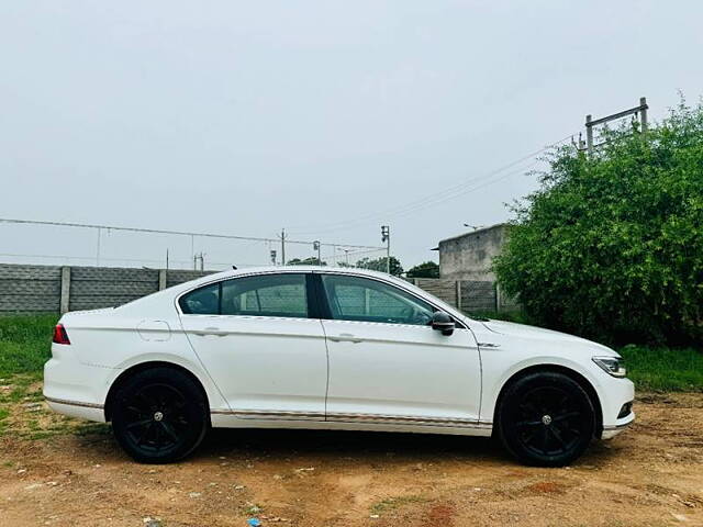 Used Volkswagen Passat Highline in Ahmedabad