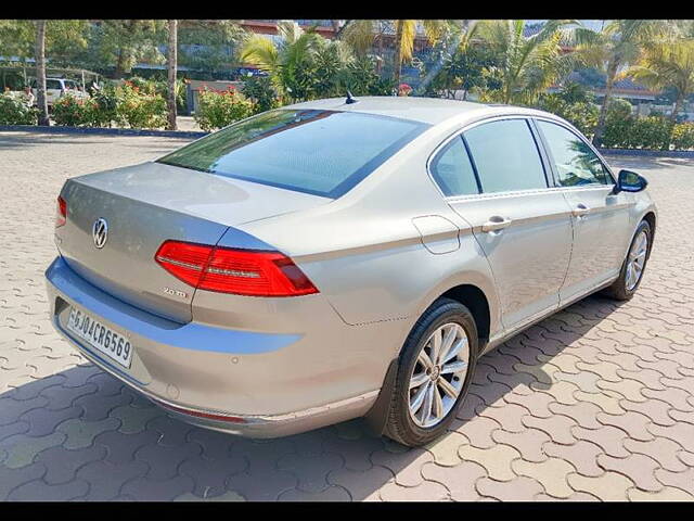 Used Volkswagen Passat Highline in Ahmedabad