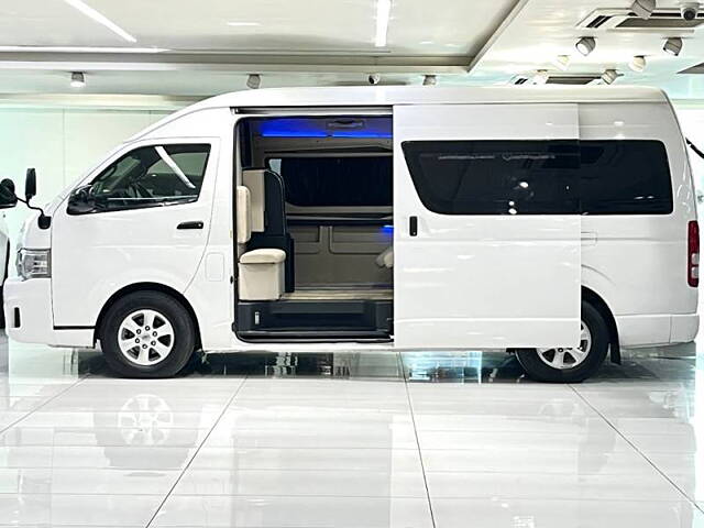 Used Toyota Commuter HiAce 3.0 L in Mumbai