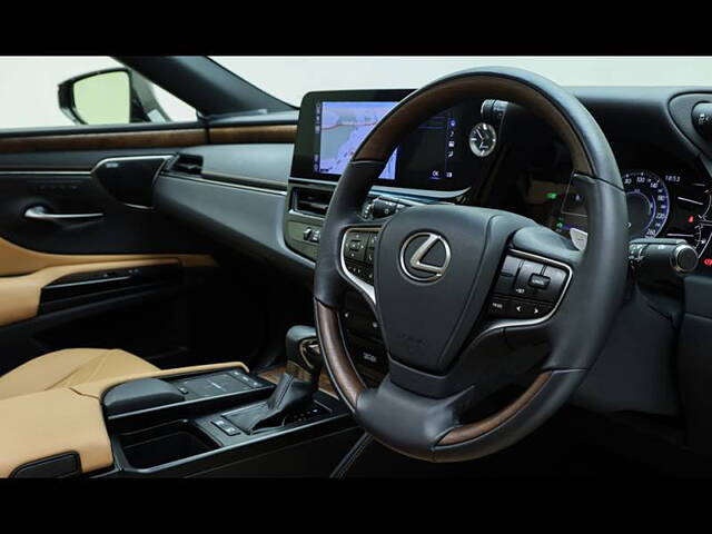 Used Lexus ES 300h Luxury in Lucknow