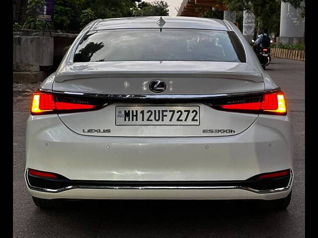 Used Lexus ES 300h Luxury in Mumbai