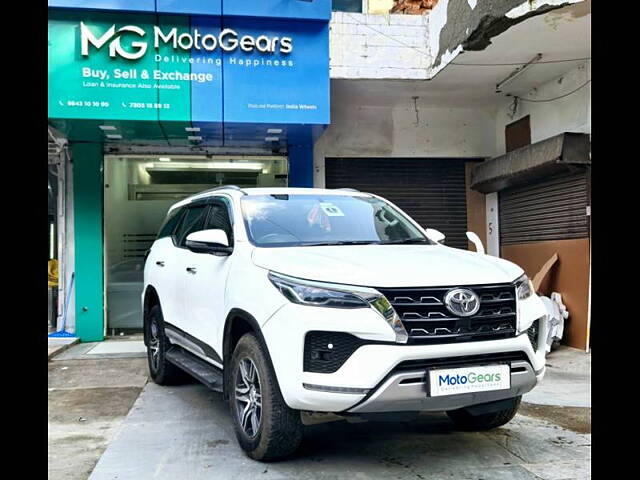 Used Toyota Fortuner 4X2 AT 2.7 Petrol in Delhi