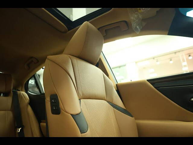Used Lexus ES 300h Luxury in Chennai