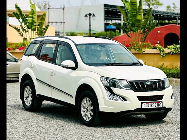 Used Mahindra XUV500 [2015-2018] W8 1.99 [2016-2017] in Surat