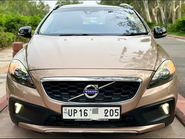 Used 2014 Volvo V40 Cross Country in Delhi