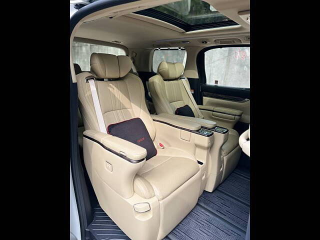 Used Toyota Vellfire VIP – Executive Lounge in Delhi