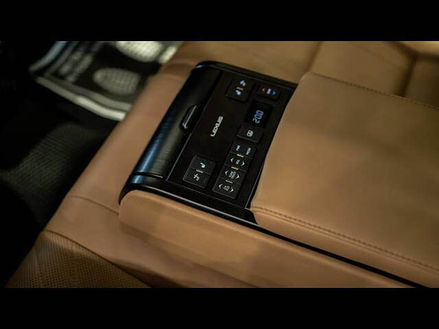 Used Lexus ES 300h Luxury in Delhi