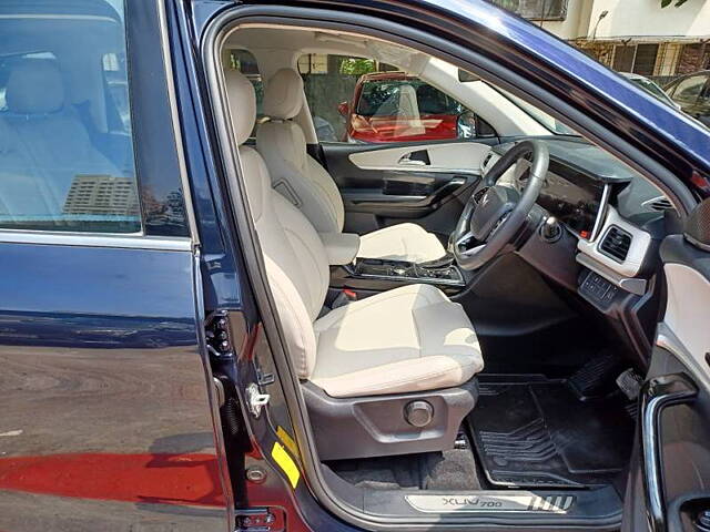 Used Mahindra XUV700 AX 7 Diesel  AT Luxury Pack 7 STR [2021] in Mumbai