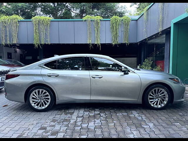 Used Lexus ES 300h Luxury in Chennai