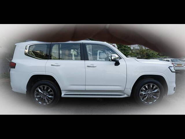 Used Toyota Land Cruiser ZX Diesel in Mumbai