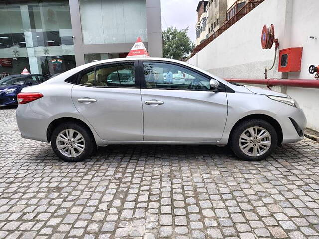 Used Toyota Yaris V MT in Delhi