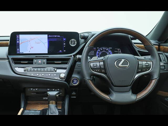Used Lexus ES 300h Luxury in Lucknow