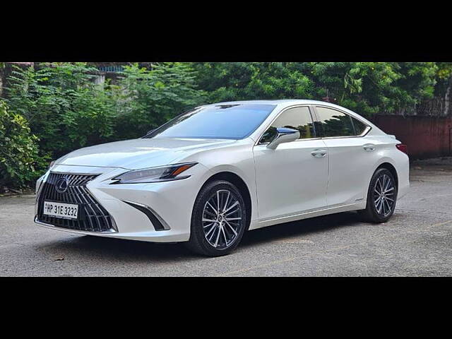 Used Lexus ES 300h Luxury in Delhi