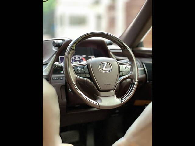 Used Lexus ES 300h Luxury in Gurgaon