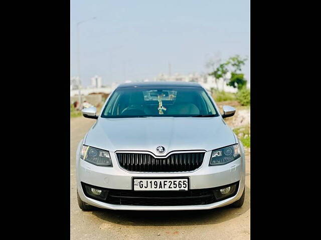 Used 2015 Skoda Octavia in Surat