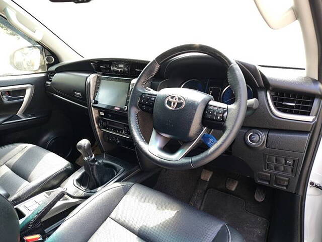 Used Toyota Fortuner 4X2 AT 2.7 Petrol in Delhi