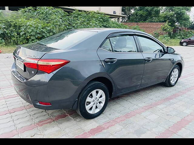 Used Toyota Corolla Altis G Petrol in Delhi