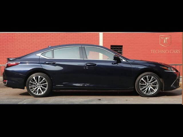 Used Lexus ES 300h Luxury in Mumbai