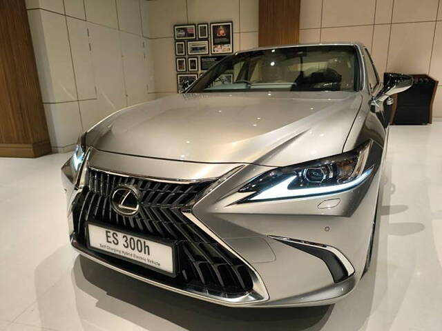 Used Lexus ES 300h Luxury in Mumbai