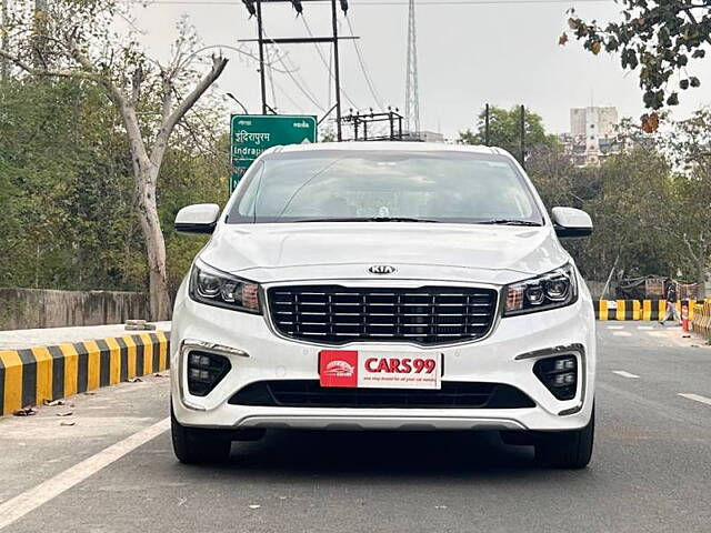 Used 2020 Kia Carnival in Noida