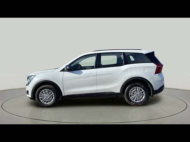 Used Mahindra XUV700 MX Petrol MT 5 STR [2021] in Surat