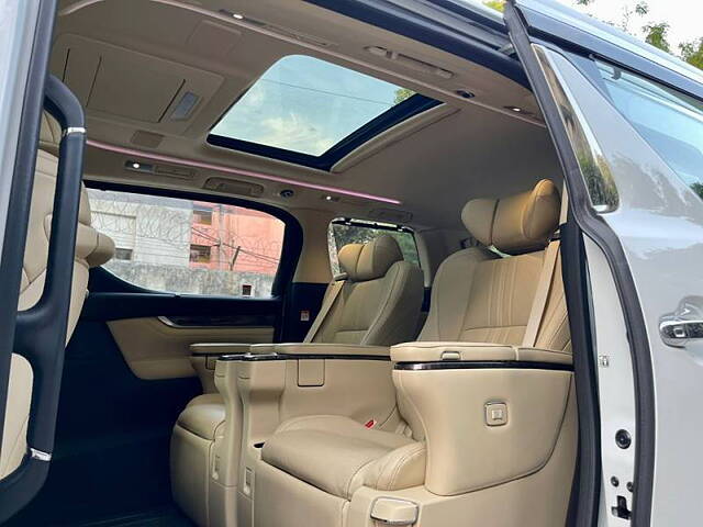 Used Toyota Vellfire VIP – Executive Lounge in Delhi