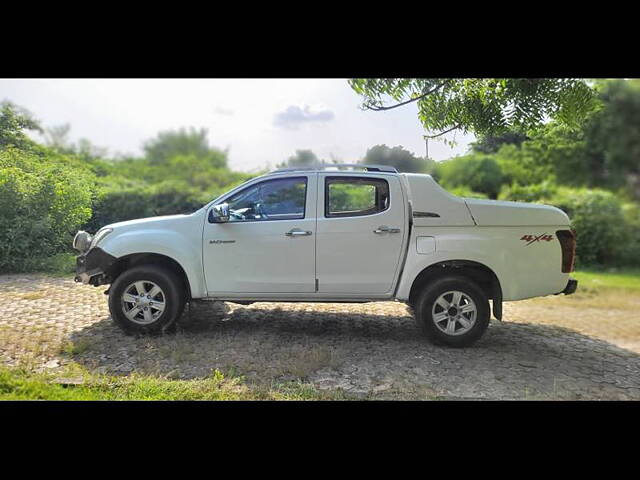 Used Isuzu D-Max V-Cross [2016-2018] 4x4 in Ahmedabad