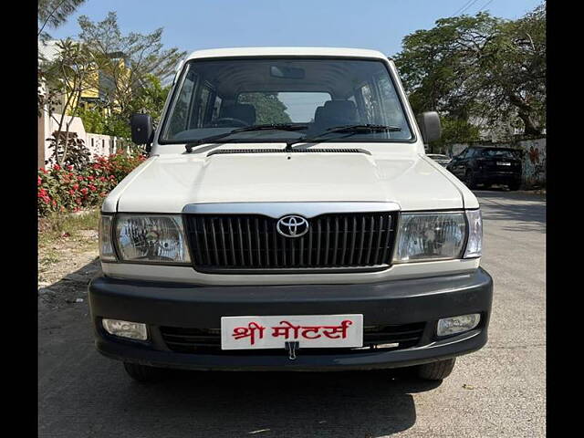 Used 2004 Toyota Qualis in Indore