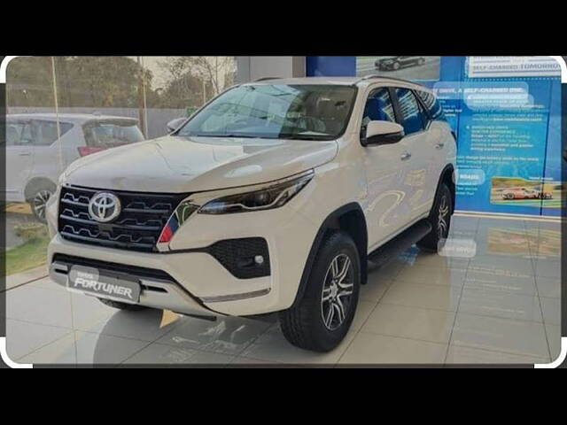 Used Toyota Fortuner 4X2 AT 2.8 Diesel in Ghaziabad