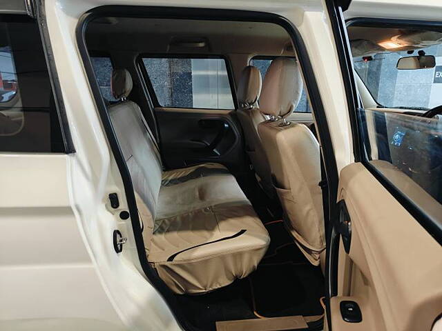 Used Mahindra TUV300 [2015-2019] T4 Plus in Ahmedabad