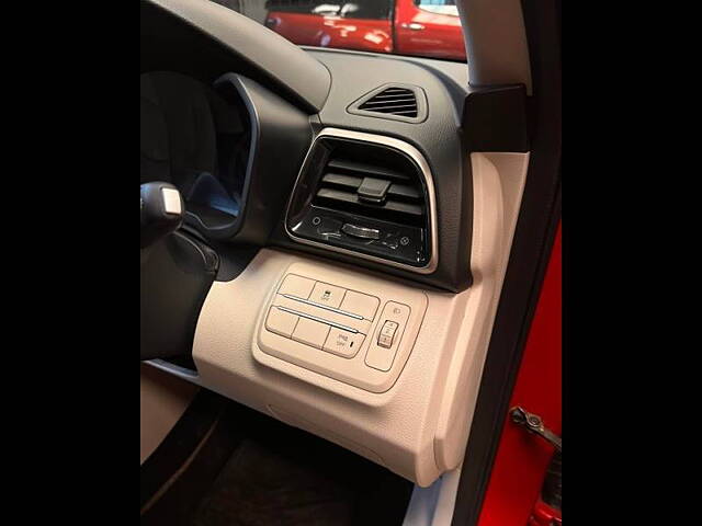 Used Mahindra XUV300 [2019-2024] W8 (O) 1.5 Diesel AMT in Greater Noida