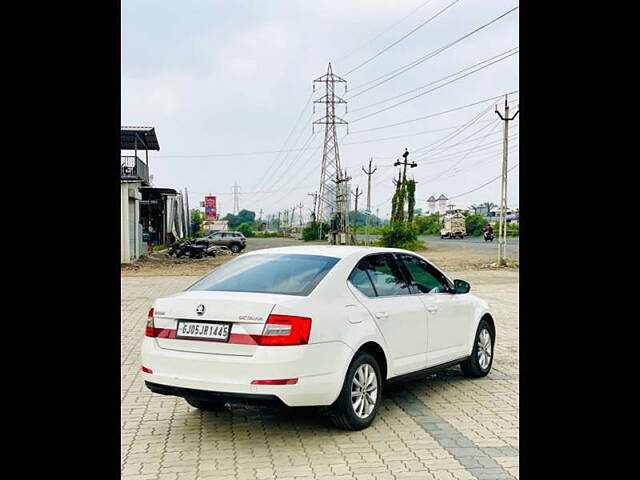 Used Skoda Octavia [2017-2021] 2.0 TDI CR Style Plus AT [2017] in Surat